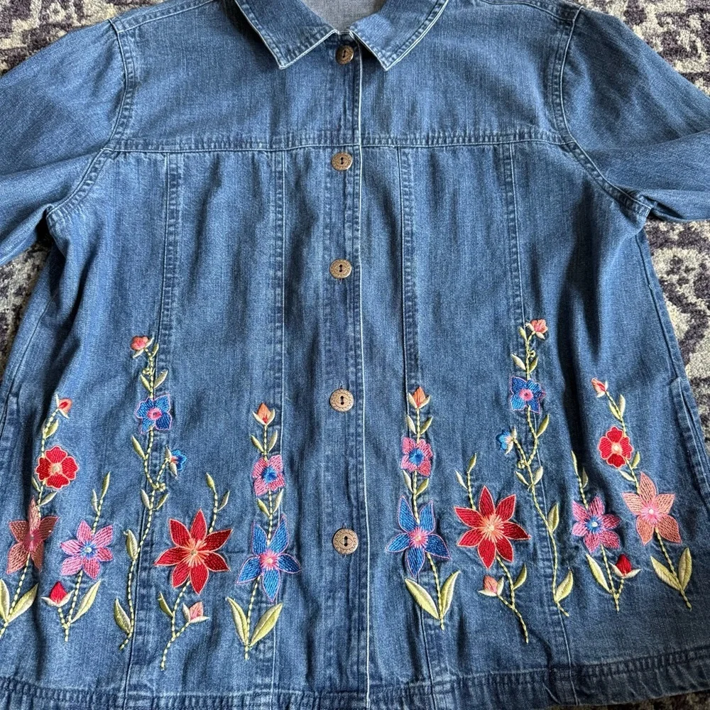 Bobbie Brooks Boho Chic Embroidered Florals Denim Shacket Size Large Whimsical - Picture 2 of 12